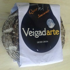 Queso semicurado de cabra con malta de cebada Veigadarte 900 gr aprox